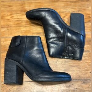 Vince Camuto Debra Black Leather Chunky Heeled Ankle Boots w/Side Zip and Snap